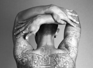 La nuova moda &egrave; rimuovere i tatuaggi
