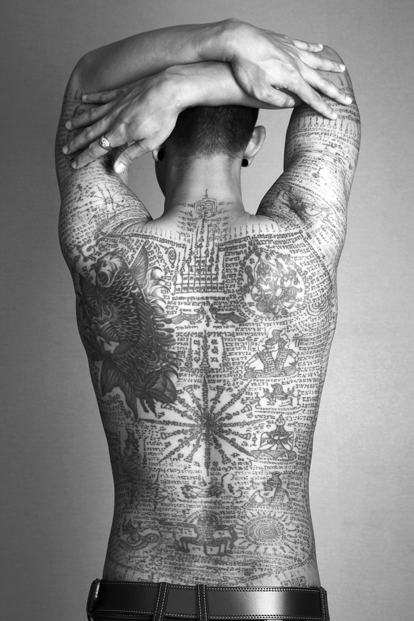 La nuova moda è rimuovere i tatuaggi